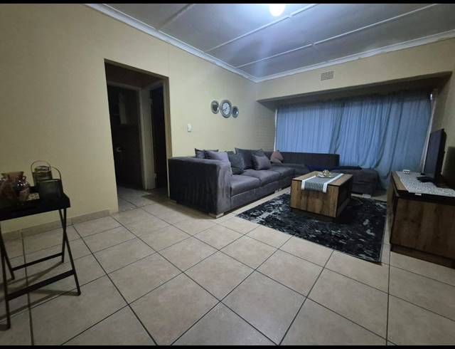 2 BEDROOM FLAT FOR SALE IN THREE RIVERS